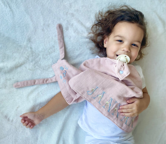 Lange, doudou lange, doudou, doudou made in France, doudou fait mains, doudou personnalisé, doudou personnalisable, doudou prénom, doudou coton, attache tétine, cadeau naissance